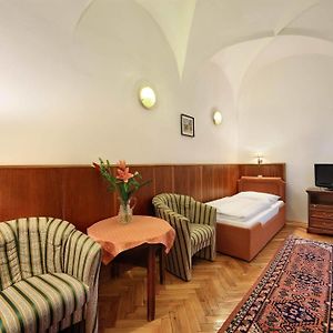 Classic Twin Room